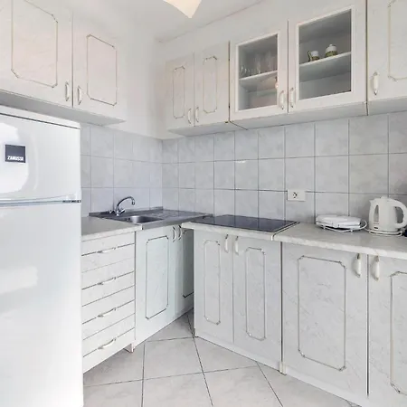 Nyaraló In Pula With Kitchen