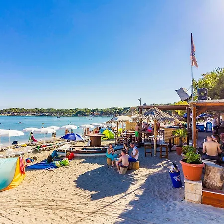 In Pula With Kitchen Πούλα