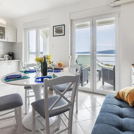 In Pula With Kitchen Holiday home Pula