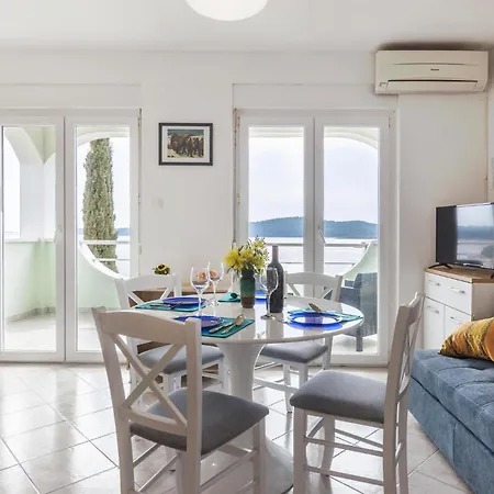 In Pula With Kitchen Holiday home Pula