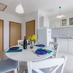 Hébergement de vacances In With Kitchen Pula